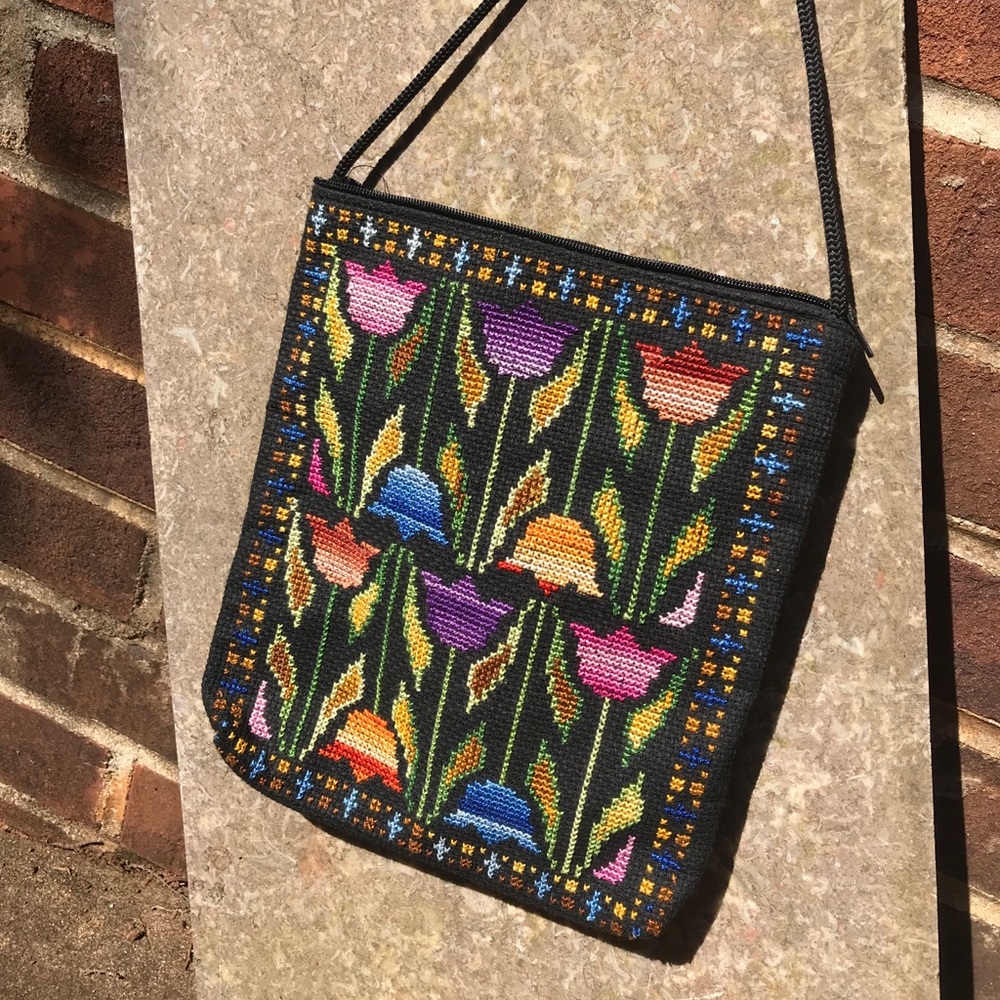 Retro Flower Crossbody Zipper Purse